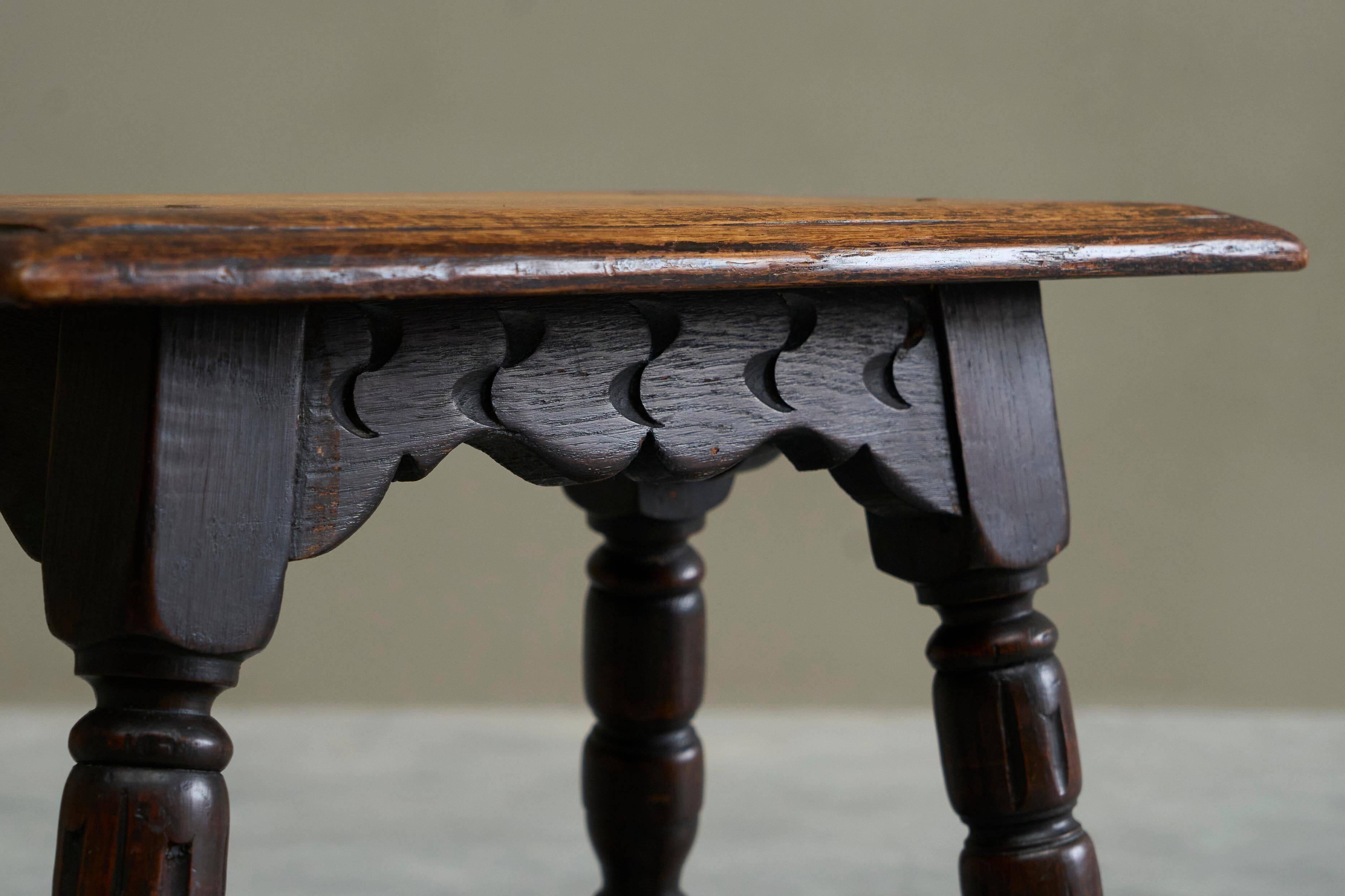 Rustic stool or side table in turned and carved solid oak, 19th century.
