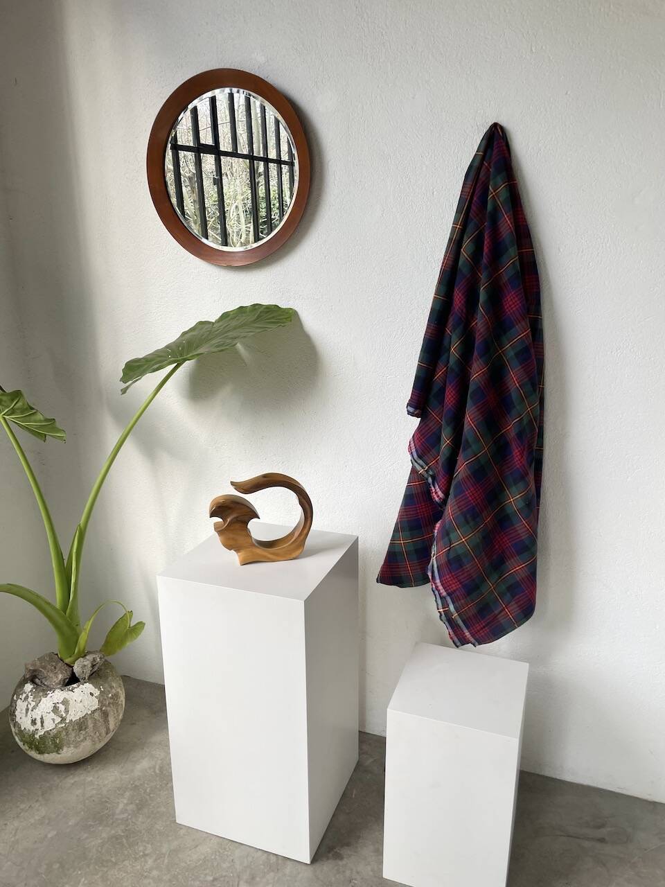 Wooden sculpture vase