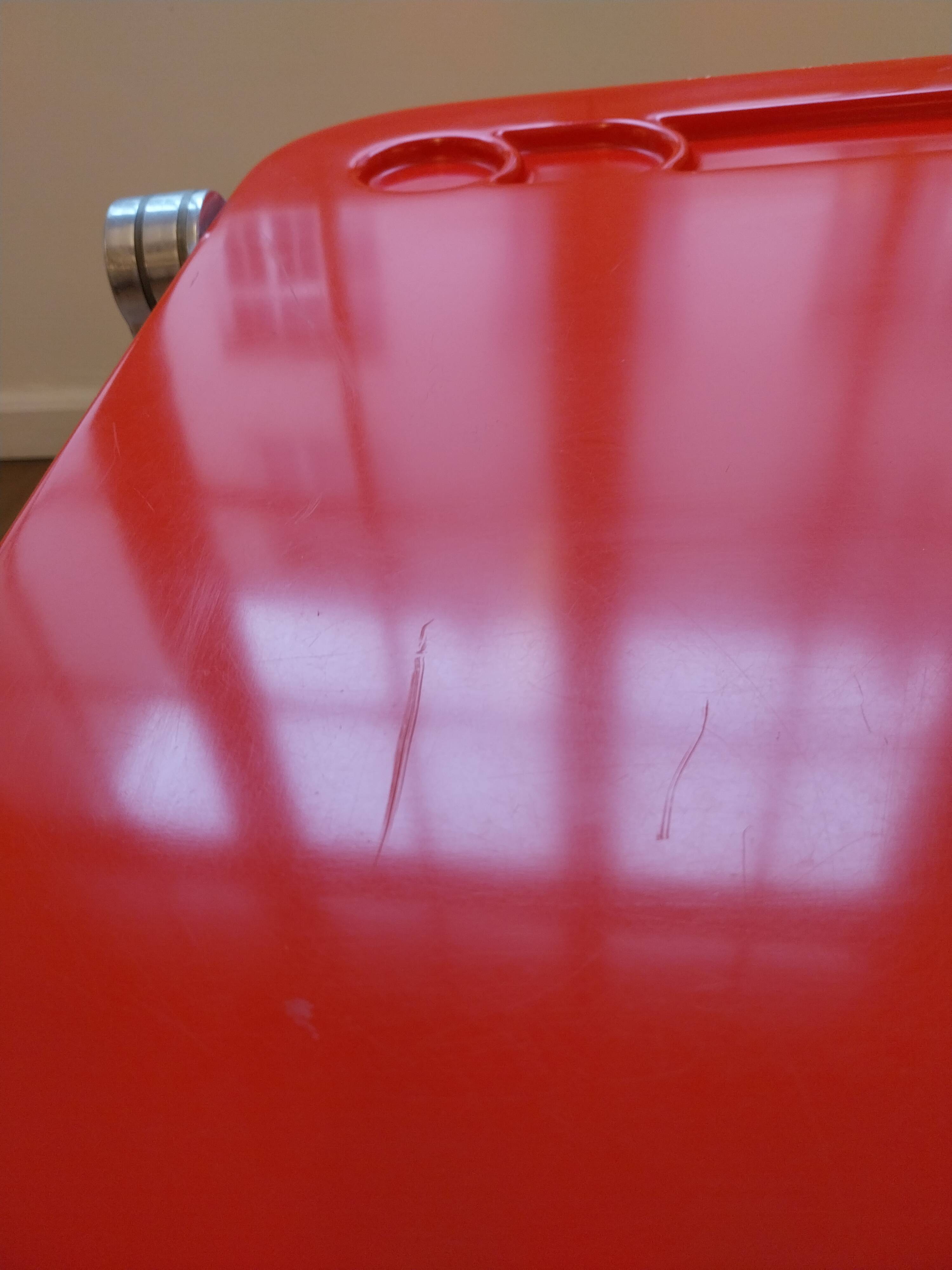 Vintage lot design – Platone table + red Plia chairs – Anonima Castelli