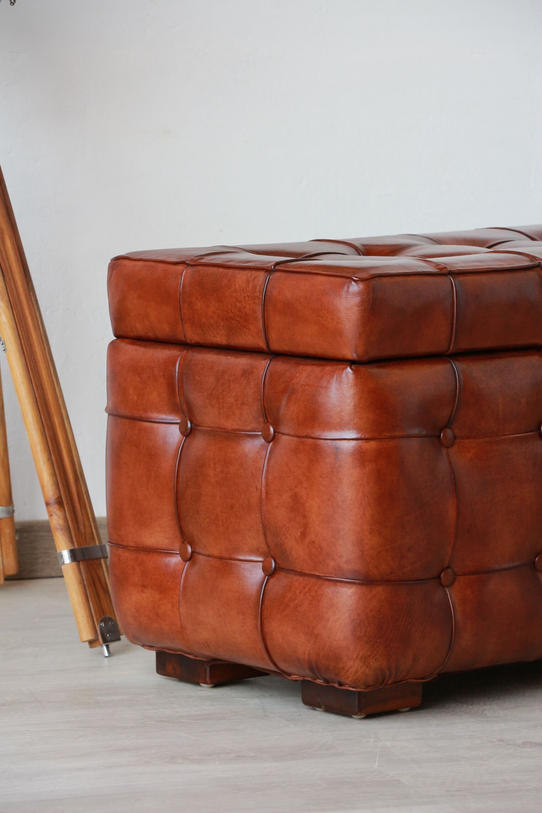 Chesterfield-style leather chest - "Jack" model - Olivier de Schrijver