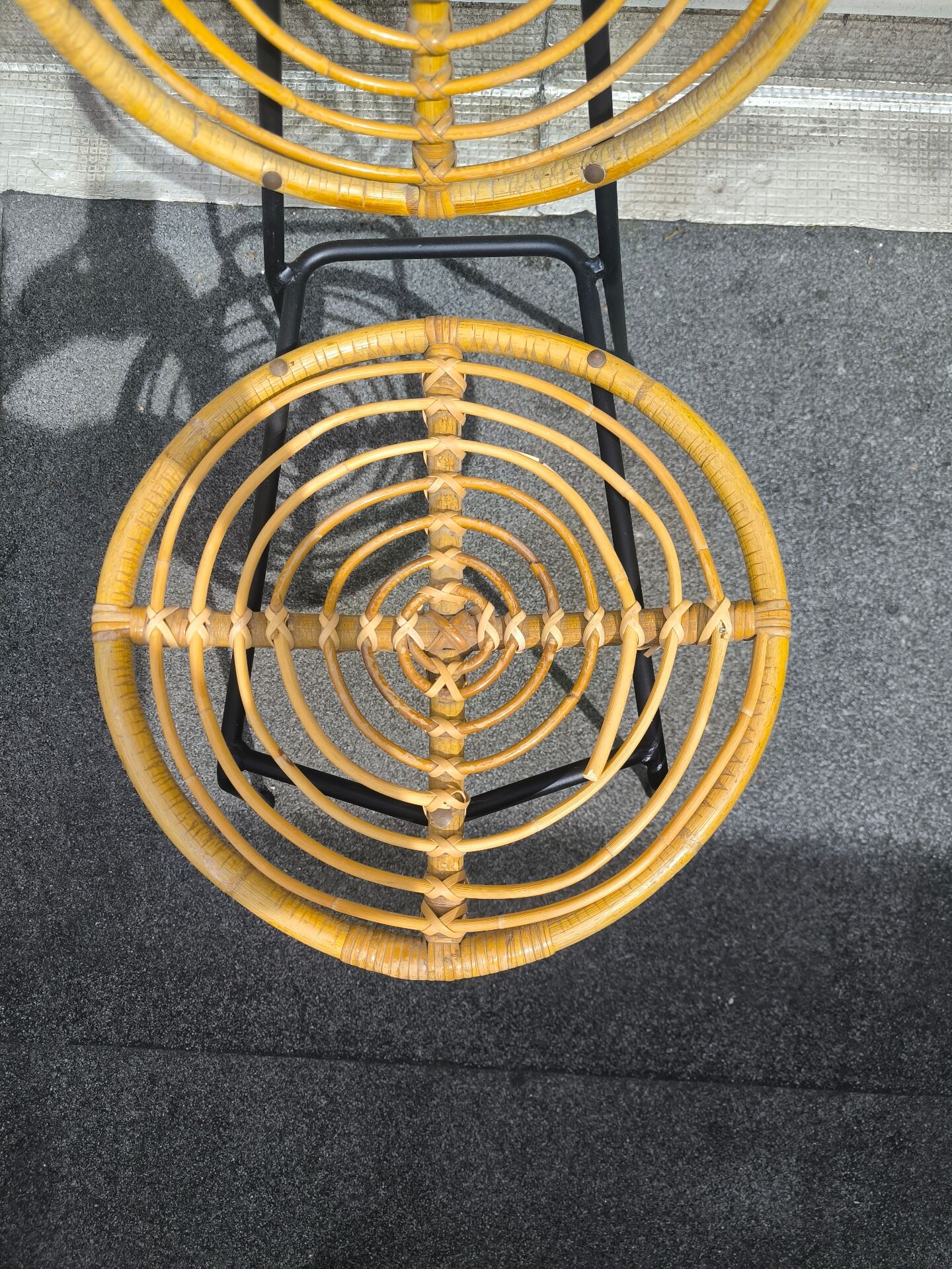 Set de 6 chaises en métal et rotin par michaël thonet