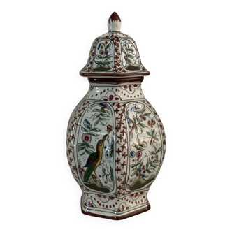 Baluster vase with lid