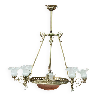 Grand lustre en laiton, Europe occidentale, milieu du XXe siècle.