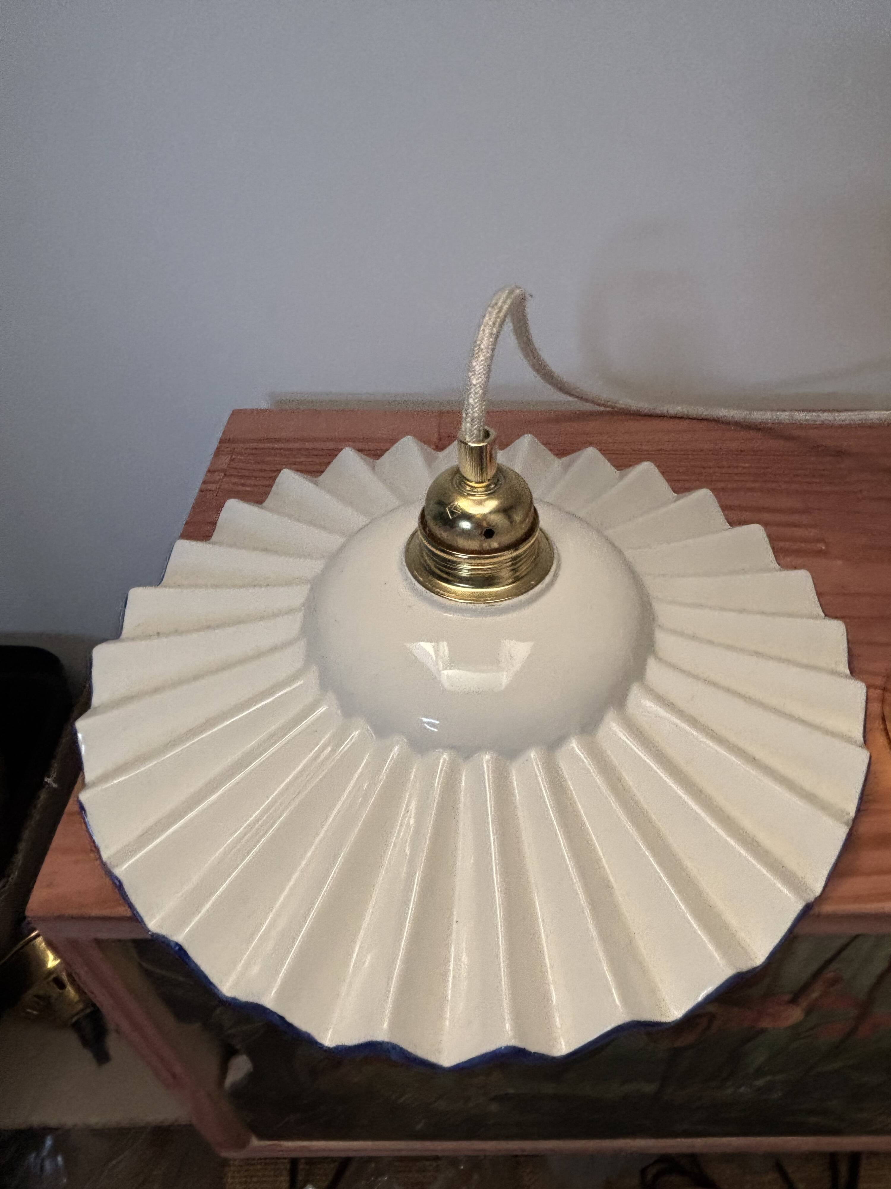 Vintage serrated pendant light