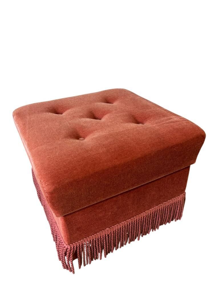 Vintage old pink pouf / chest / footrest with fringes