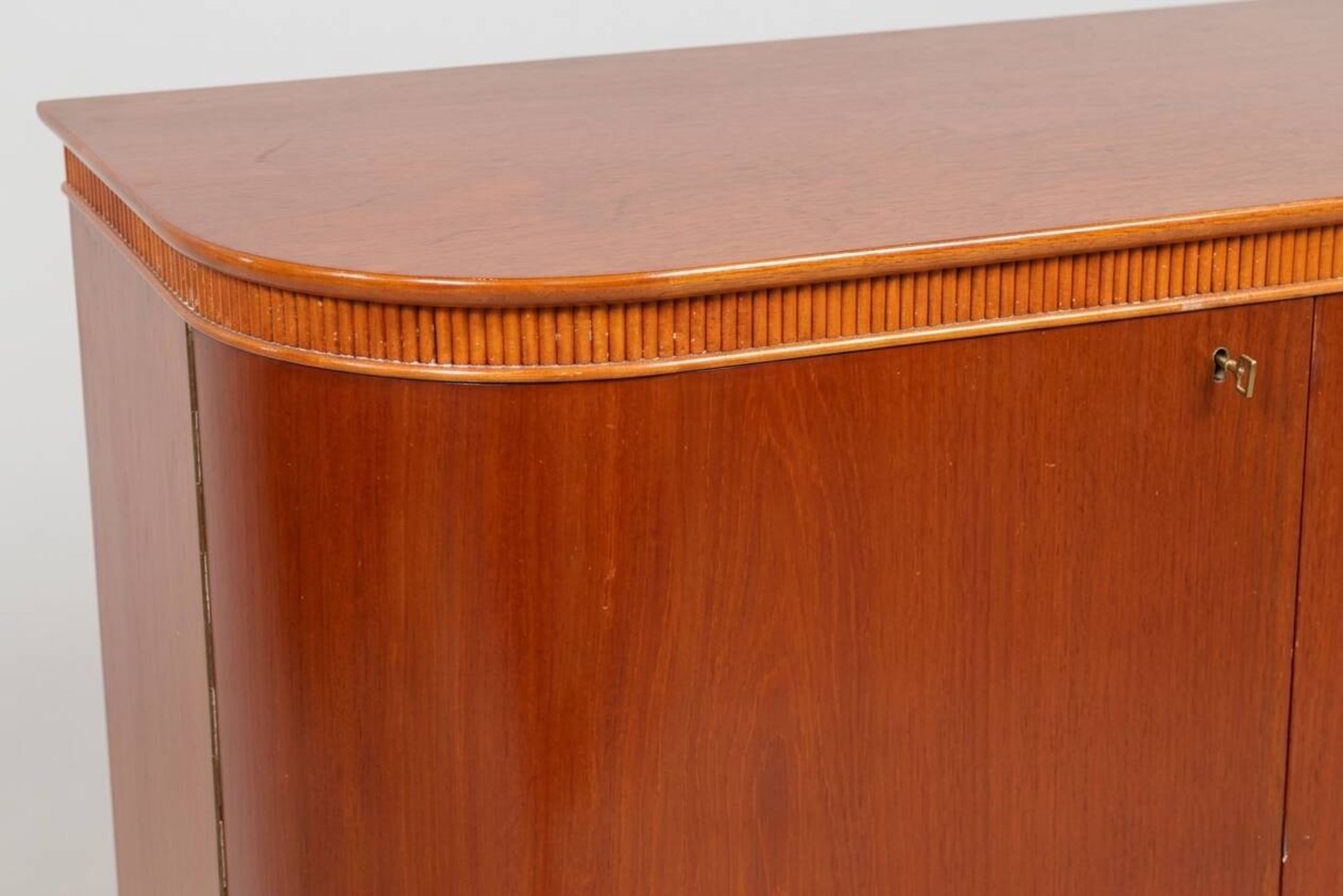 Swedish Modern buffet in mahogany, stamped Carlssons Möbelindustri - Sweden, 1940s.