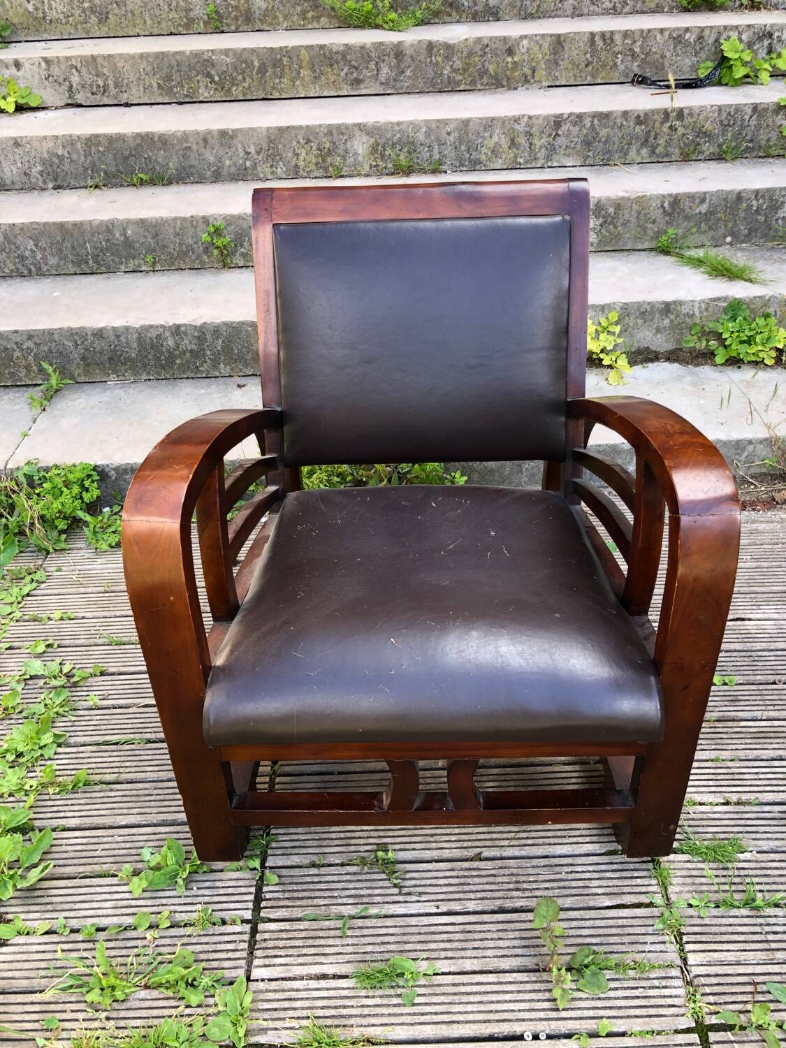 Colonial style club chair
