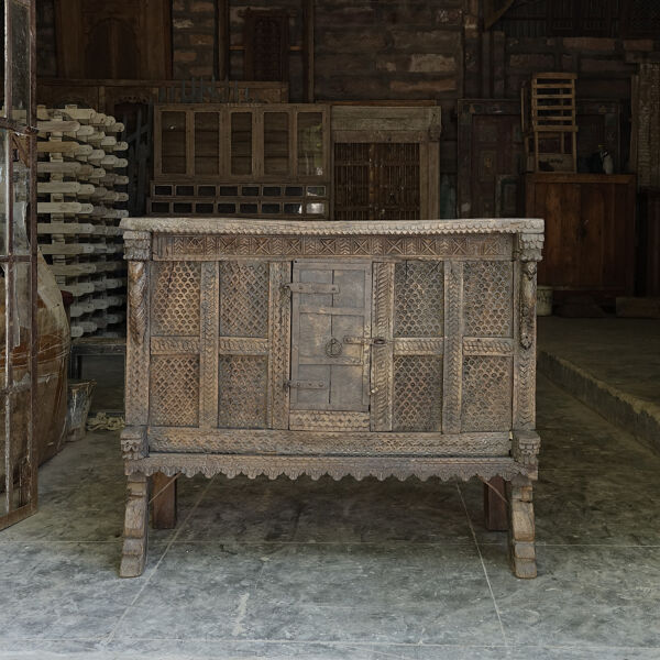 Meuble indien sculpté