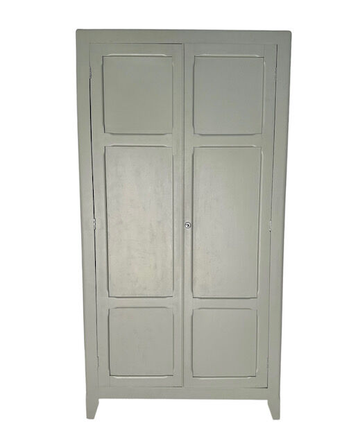 Armoire parisienne
