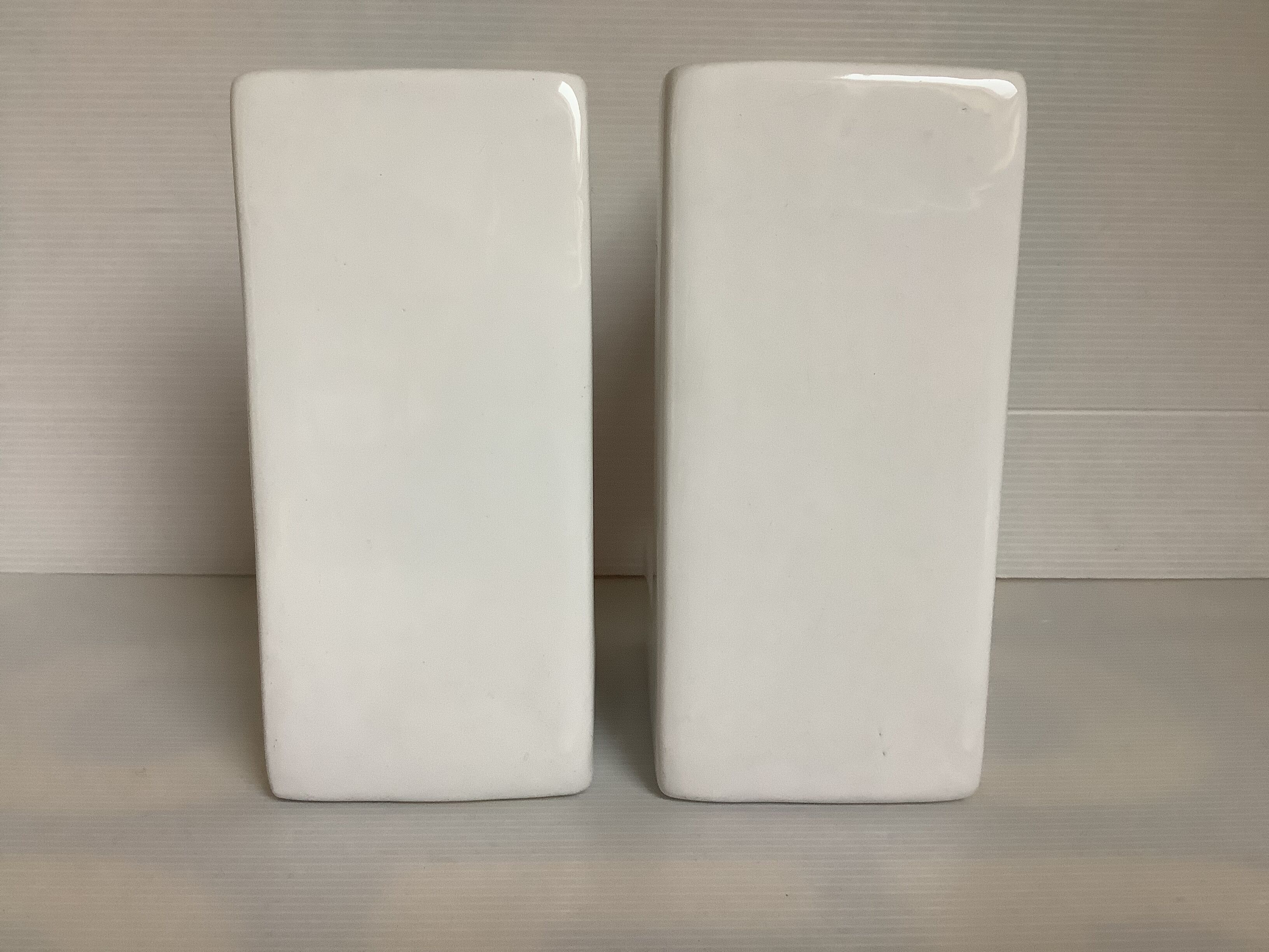 Horse book greenhouse white earthenware