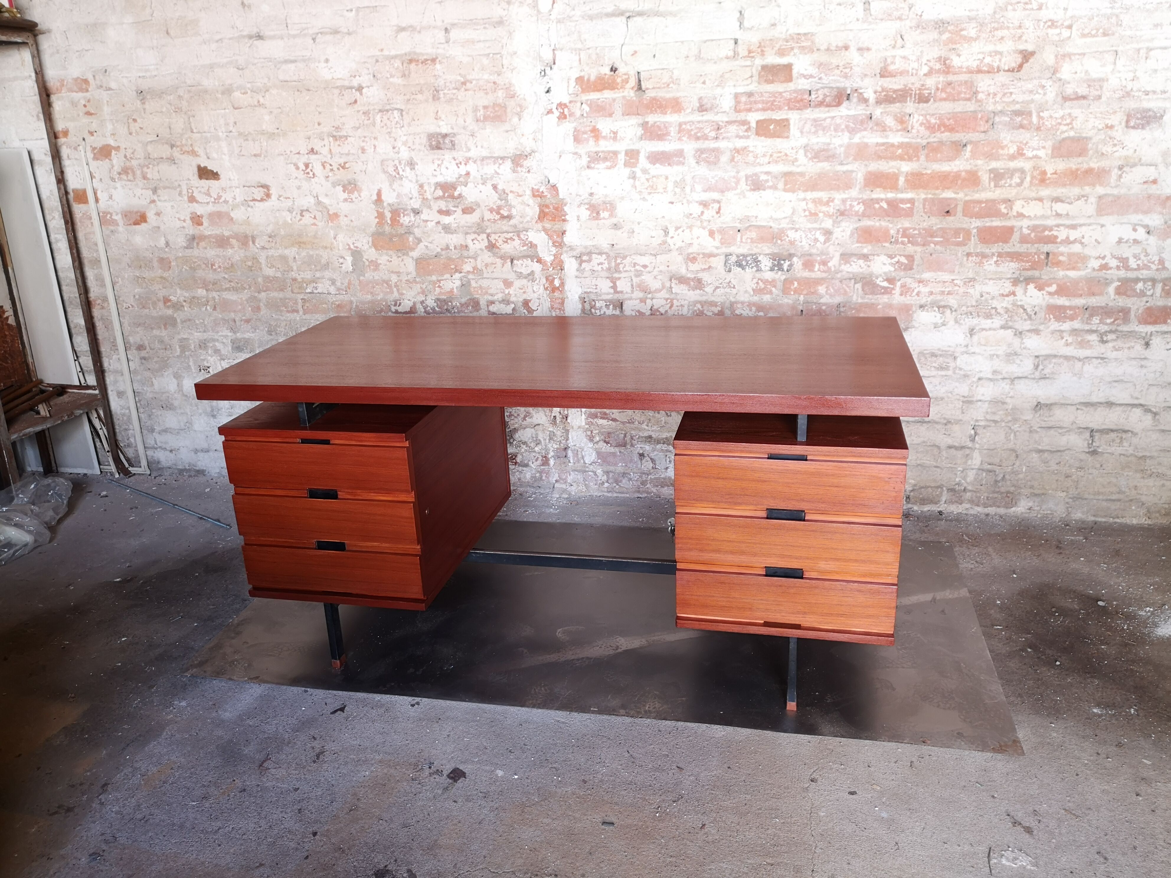 Pierre Guariche desk edited by Minvieille