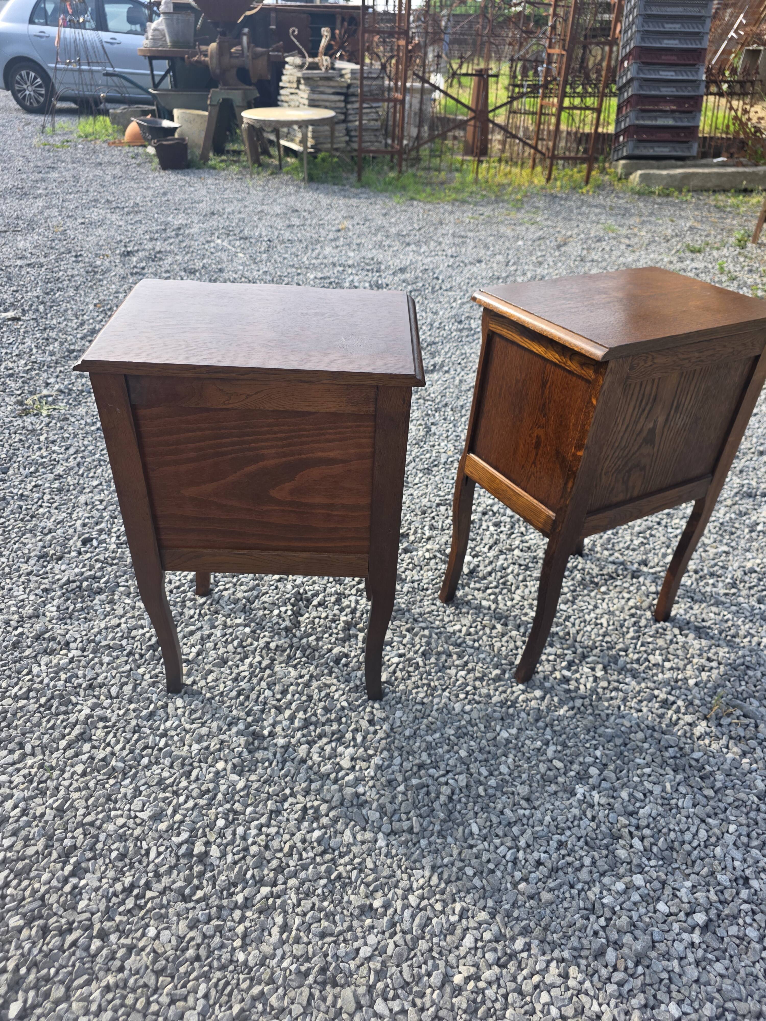 Paire de table de chevet style Louis XV en chêne