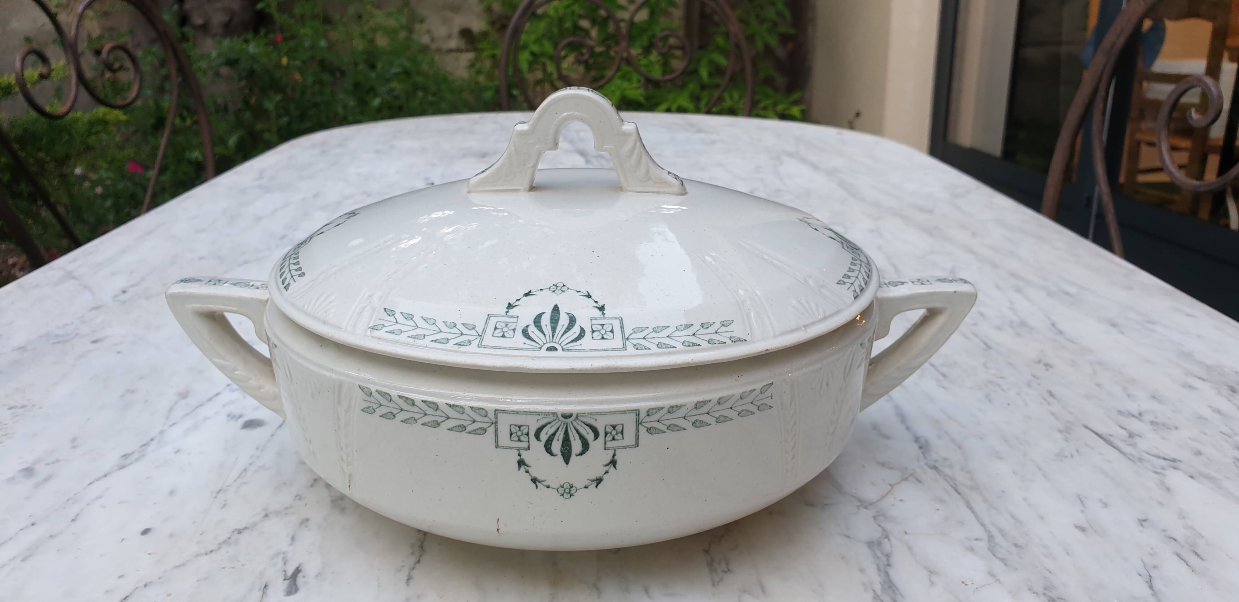 Terre de Fer Gien soup tureen, Clara model