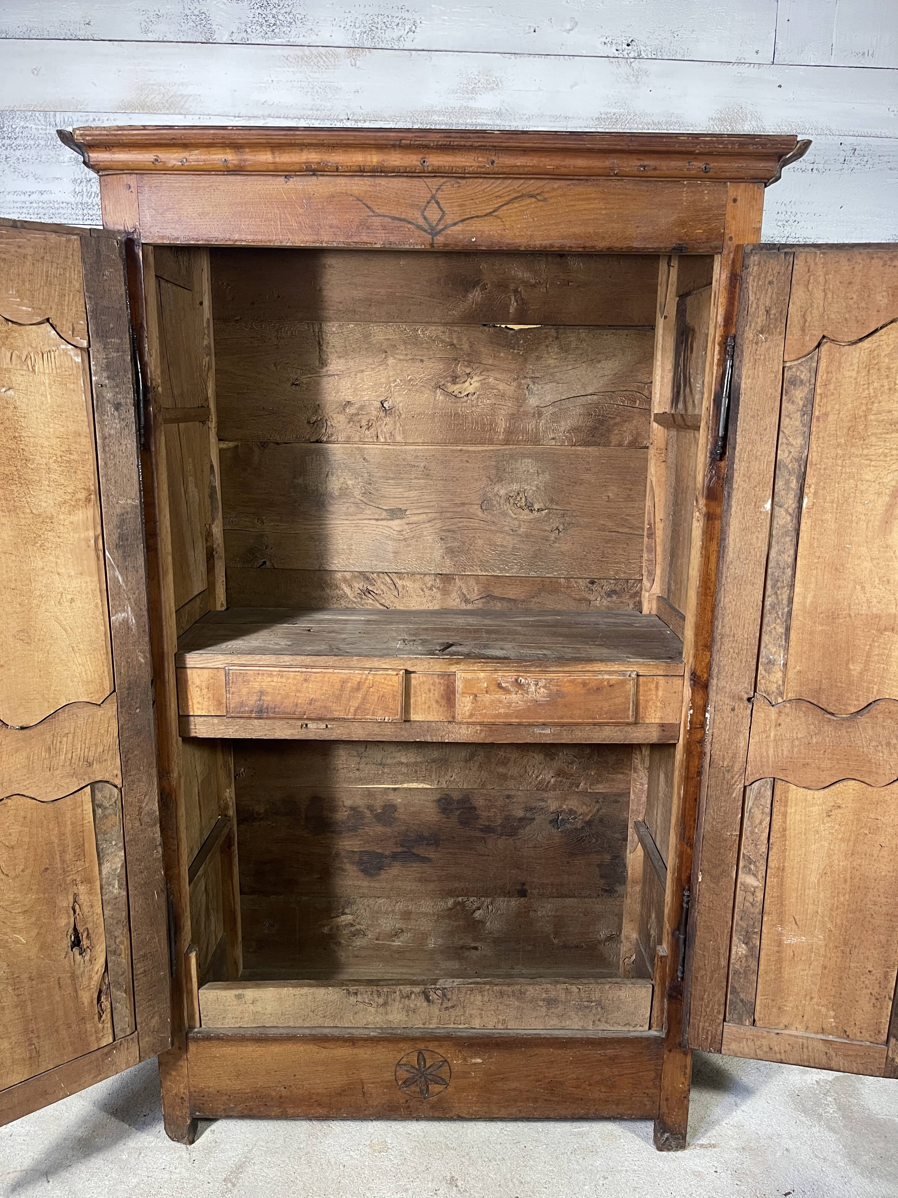 Ancienne armoire en chêne