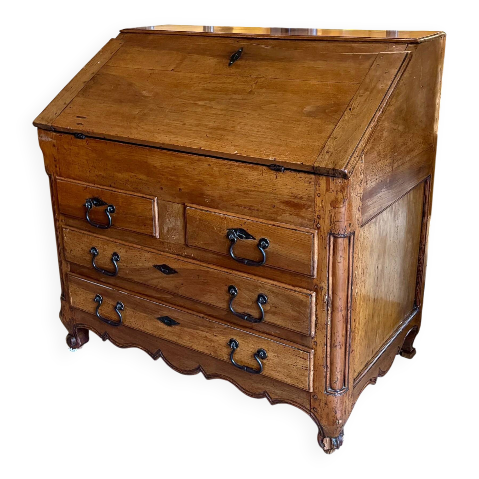 Secretary, sloped desk in walnut, 18th century ☐ 97.5 x 62 cm