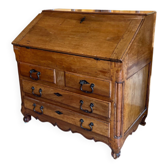 Secretary, sloped desk in walnut, 18th century ☐ 97.5 x 62 cm
