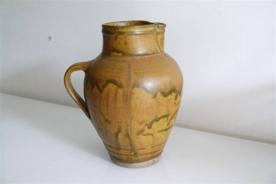 Handled stoneware vase by Michel Pastore
