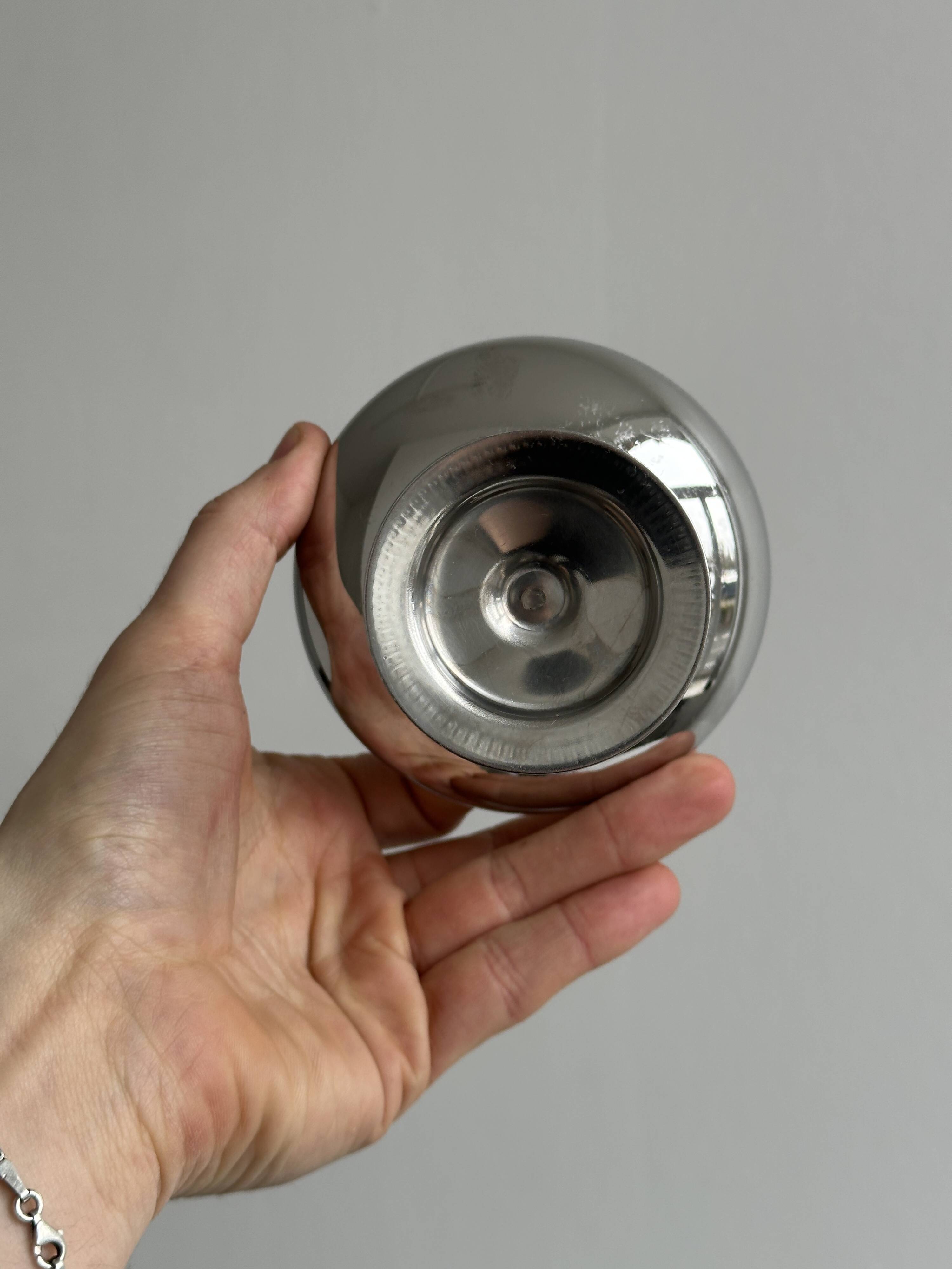 Set of 6 shiny metal bowls