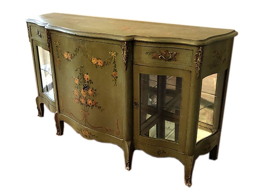An eventful Venetian-style line, green laqué wood decorated with flowers