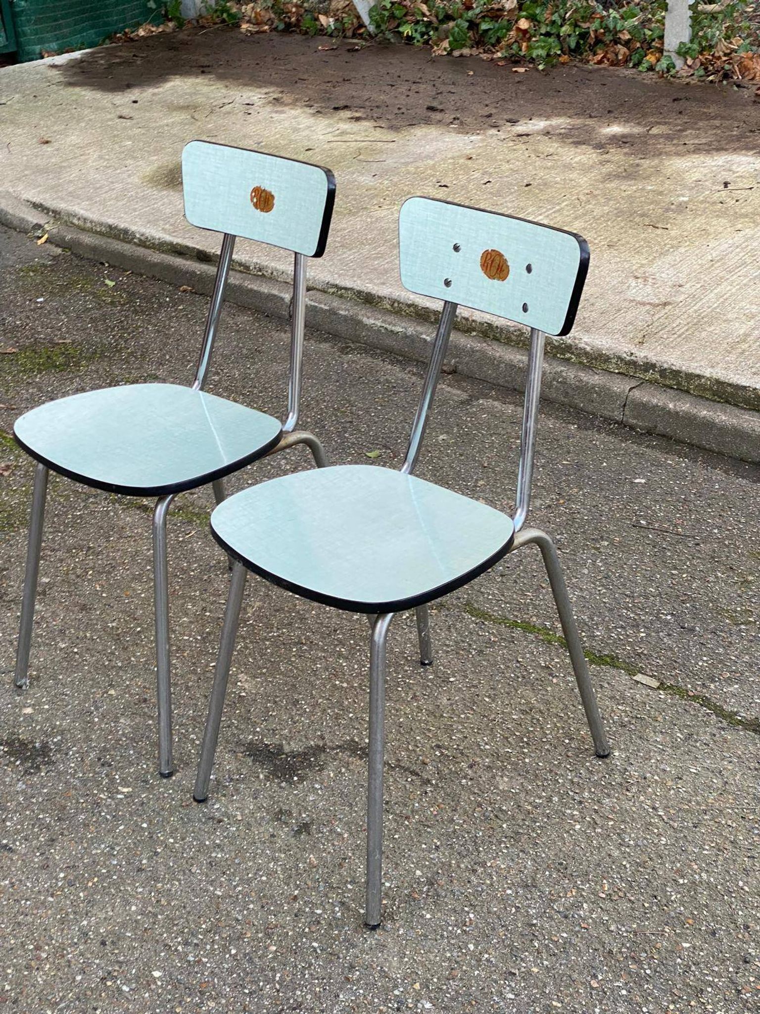 2 chaises formica Roc La Samaritaine bleues années 80