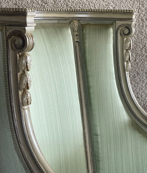 Fauteuil bergère de style Louis XVI