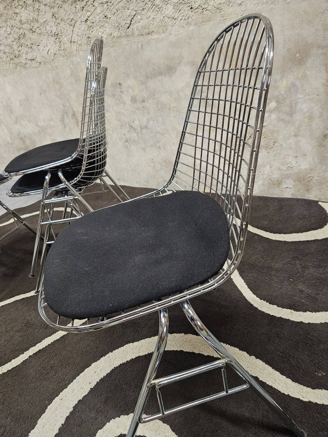4 metal mesh chairs