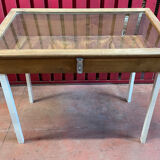 Vitrine de table en bois de noyer et verre à poser modèle de magasin avec vitre lourde