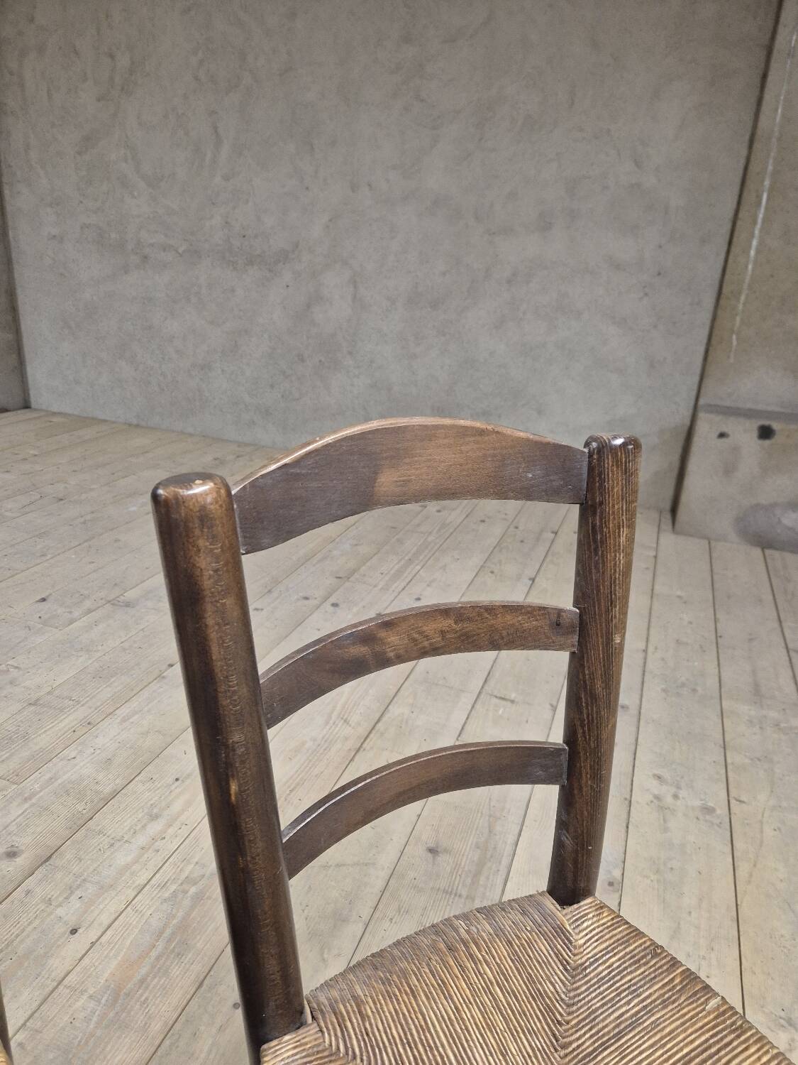 Pair of rustic country mountain straw chairs, old 1950s
