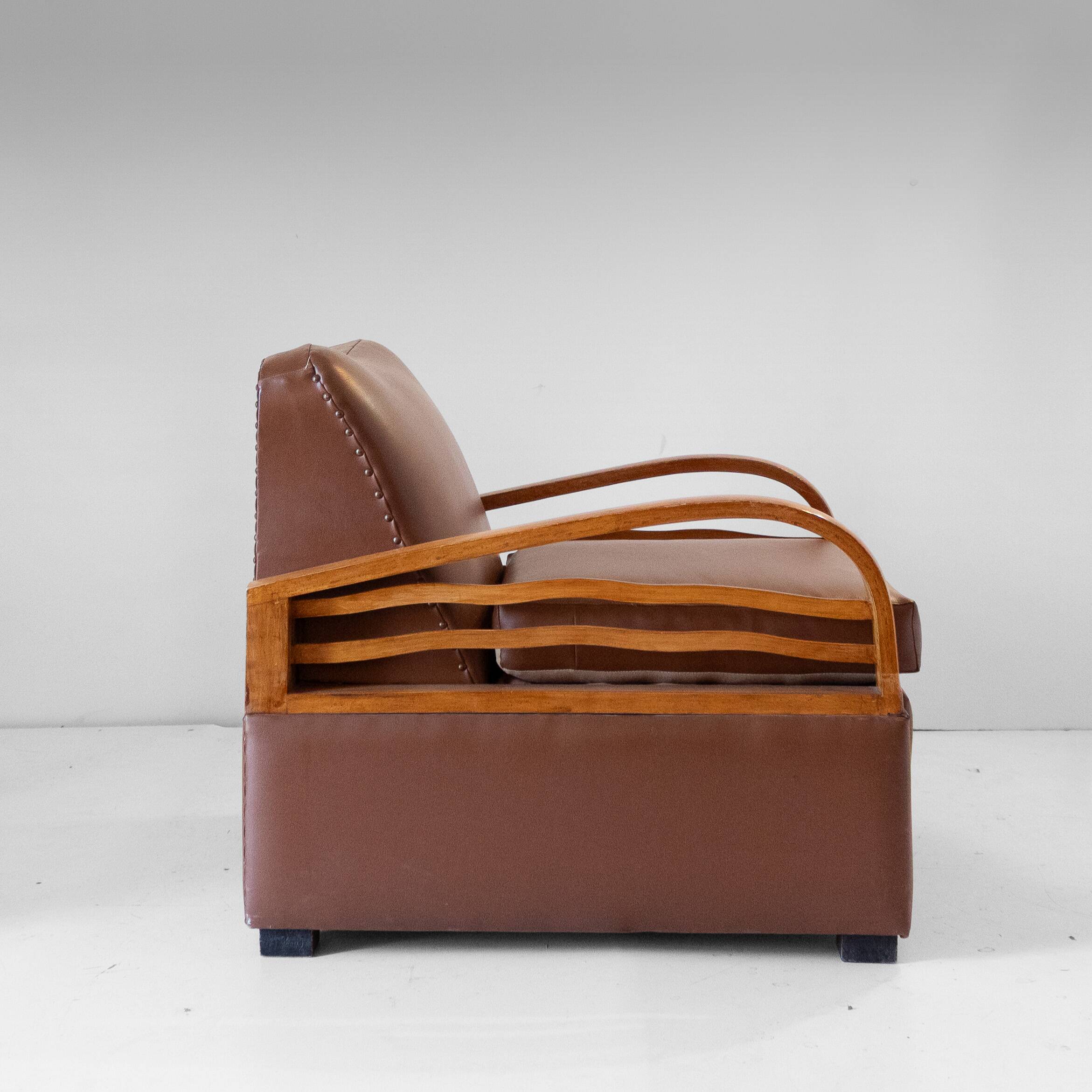 Fauteuil convertible Art Déco italien en éco-cuir marron.