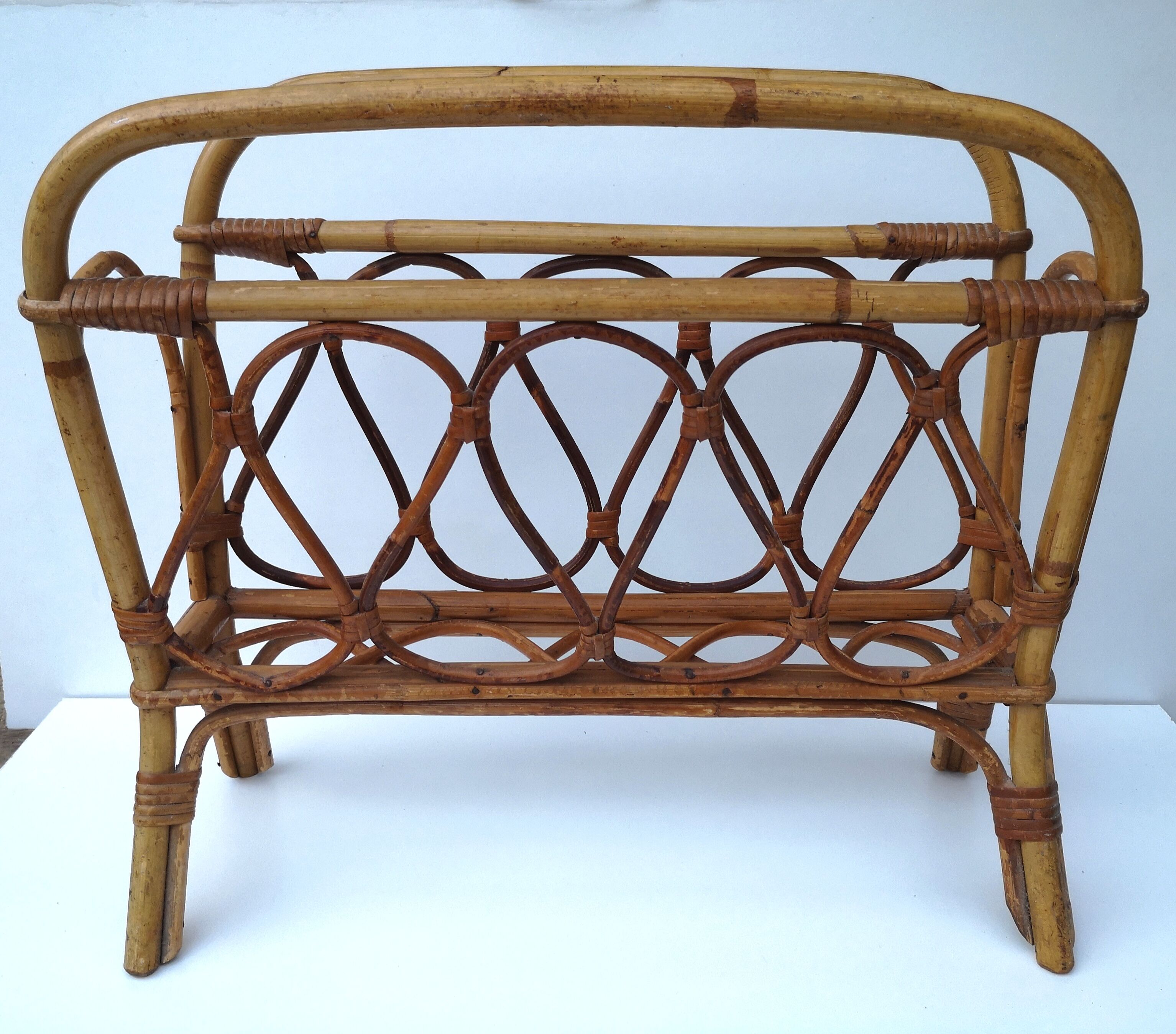 Vintage rattan magazine door