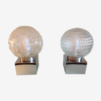 Paire de lampes de chevet globe en verre et métal chromé 70/80