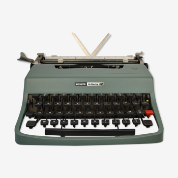Olivetti lettera 32 typewriter 1960