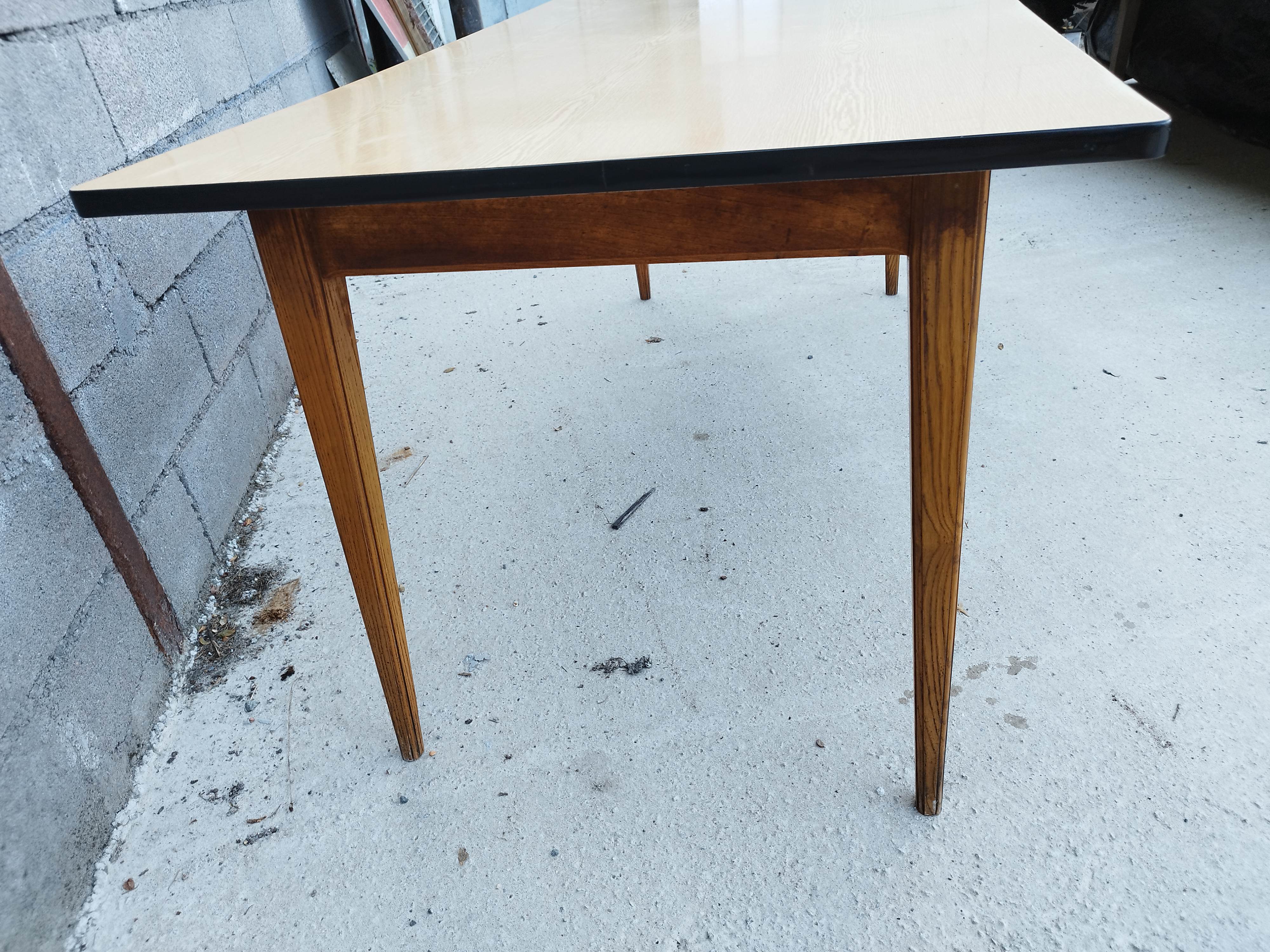 Large table with oak spindle top formica year 50