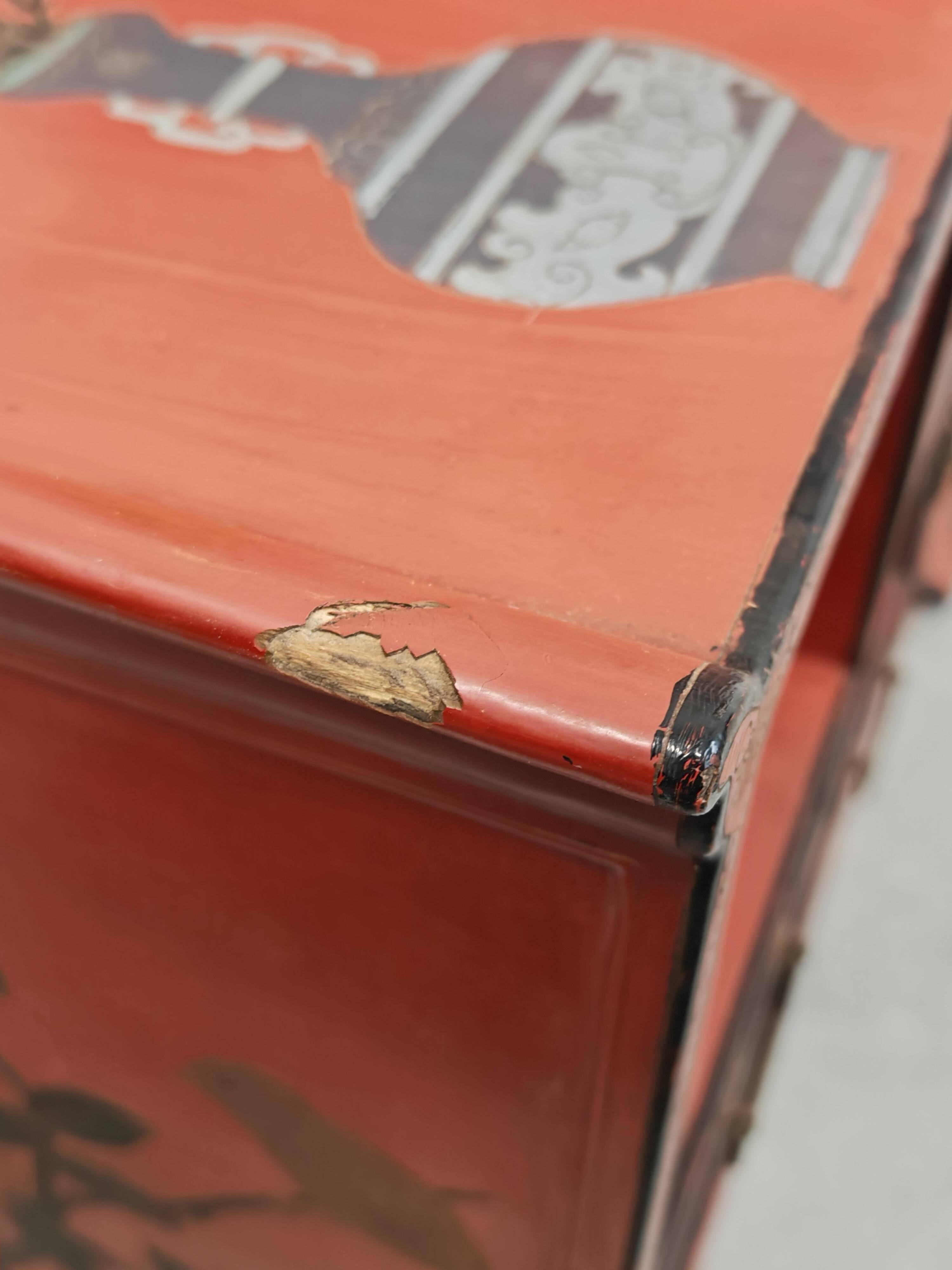 Antique bedside tables in lacquer with hand-painted decorations.