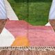 Tapis berbère fait main en laine verte et rose