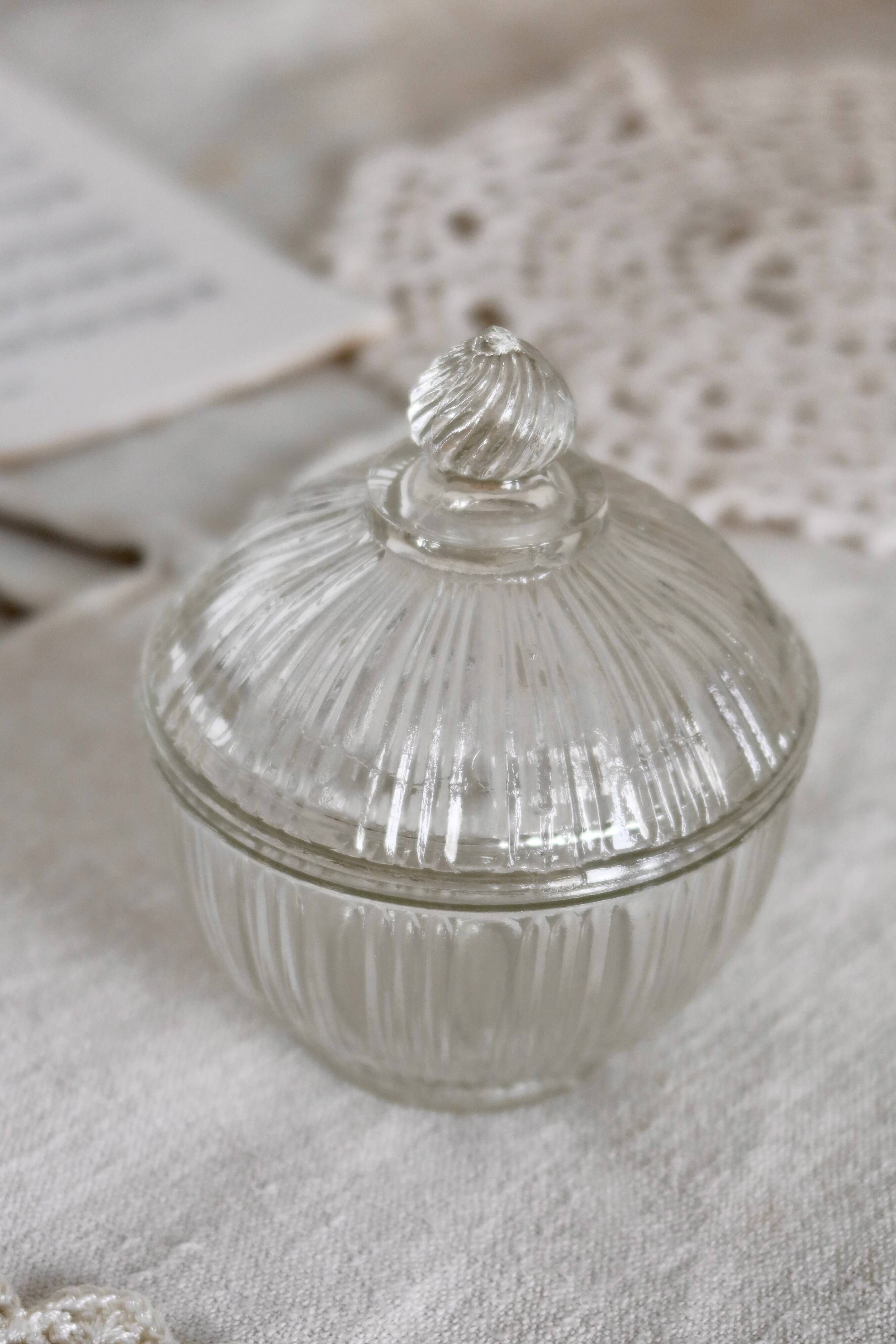 Small vintage candy dish / sugar bowl in ribbed glass