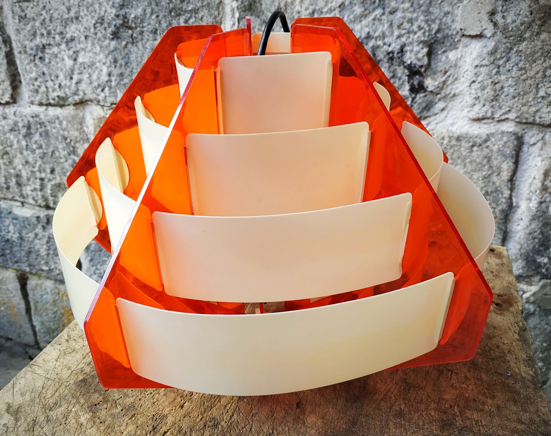 Vintage geometric suspension