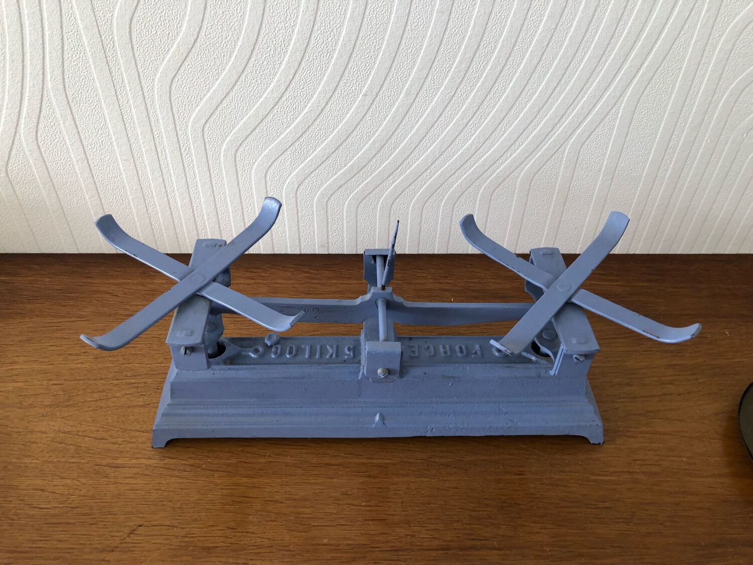 Old scale Force 5 kilos Roberval blue