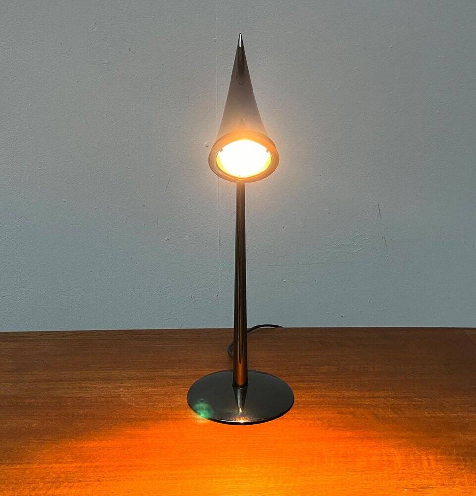 Postmodern table lamp model Ara by Philippe Starck for Flos, 1980s.
