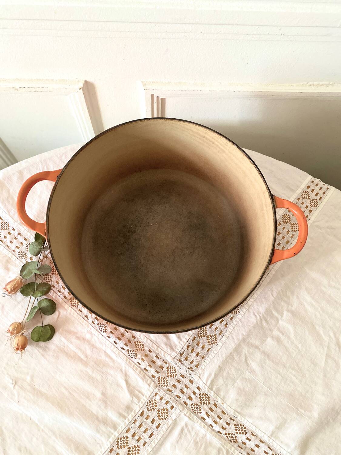 Le Creuset casserole dish in round enameled cast iron 26cm 4 L vintage orange