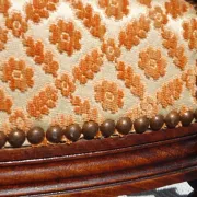 Ancienne banquette en bois et velours orange