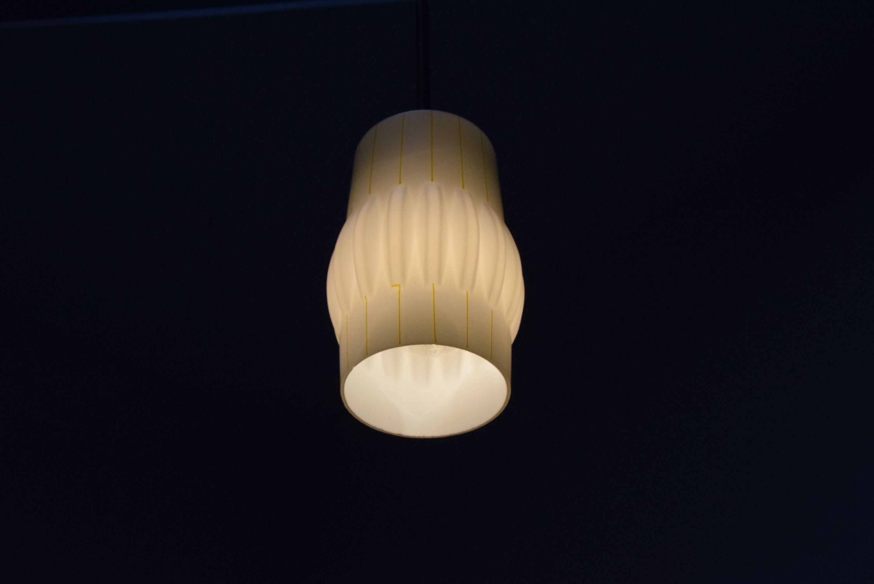 Suspension en verre du milieu du siècle années 1960