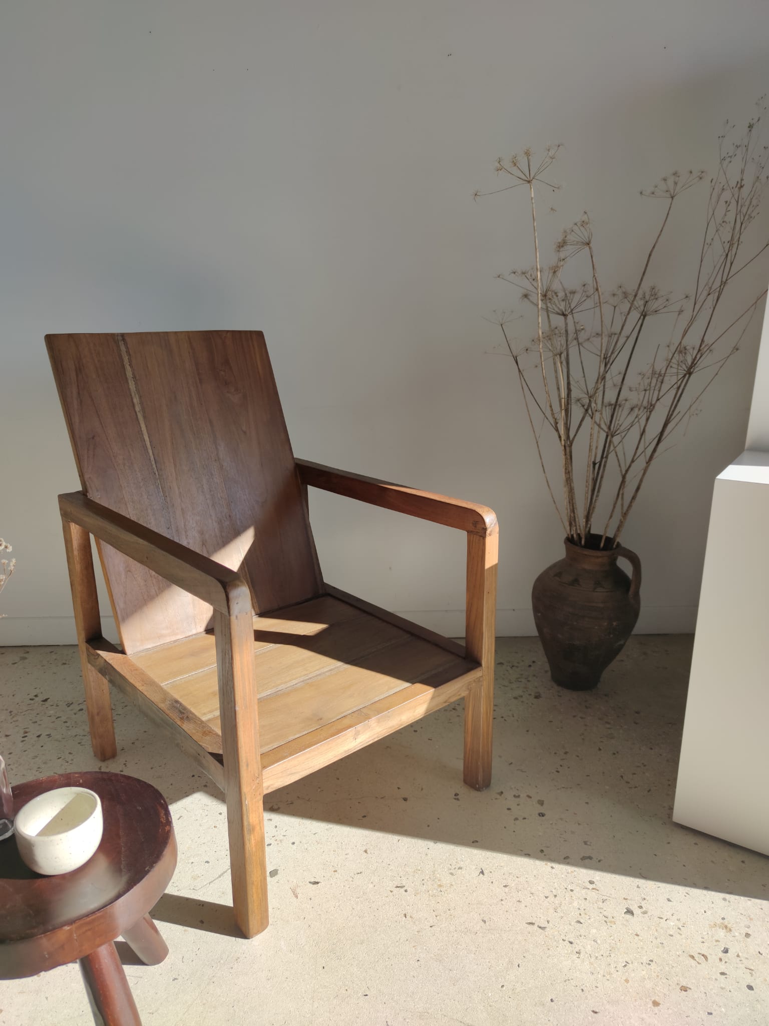 Armchair in natural wood (teak) minimalist design