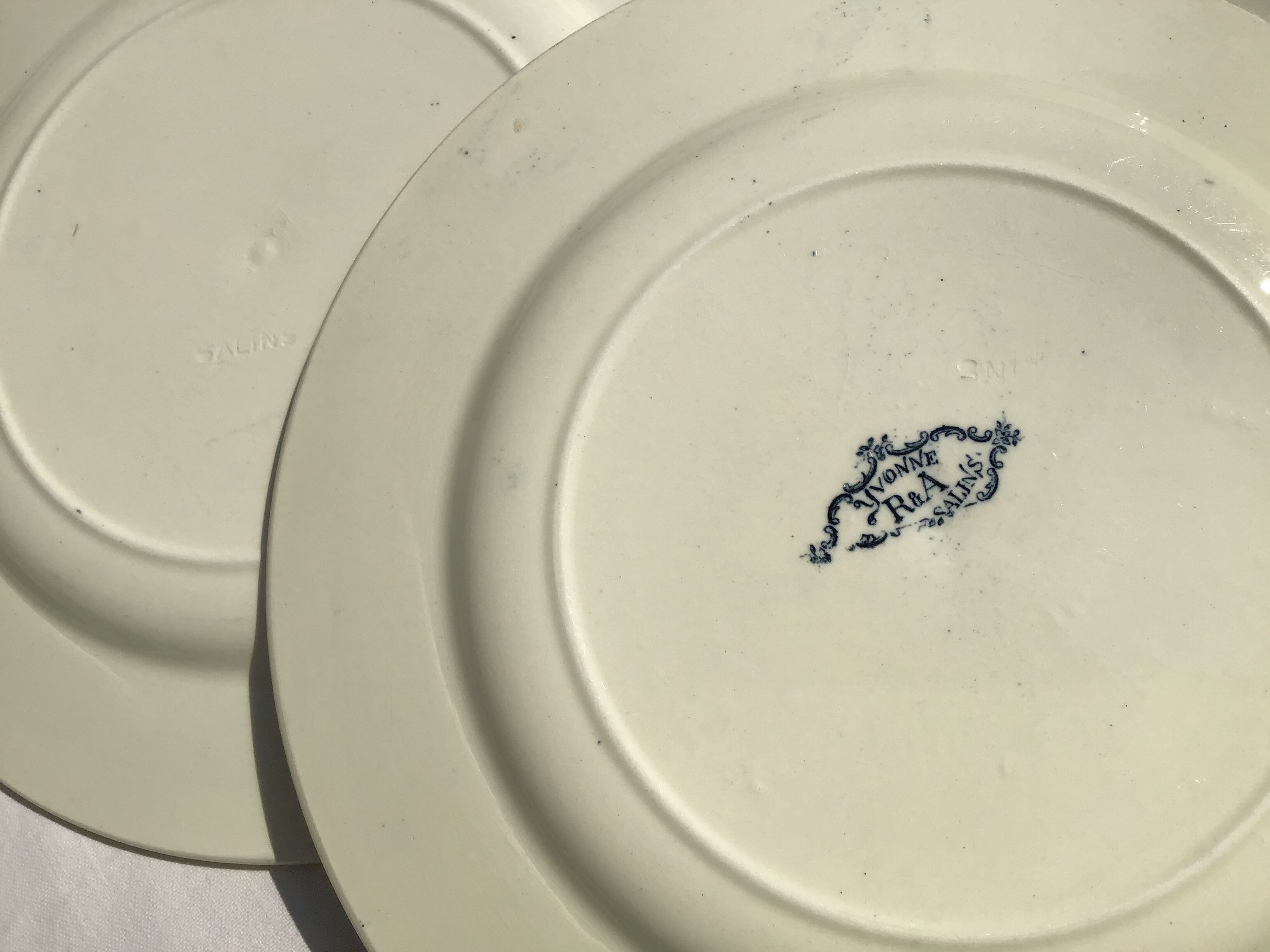 9 flat plates Terre de Fer Salins marine décor Yvonne