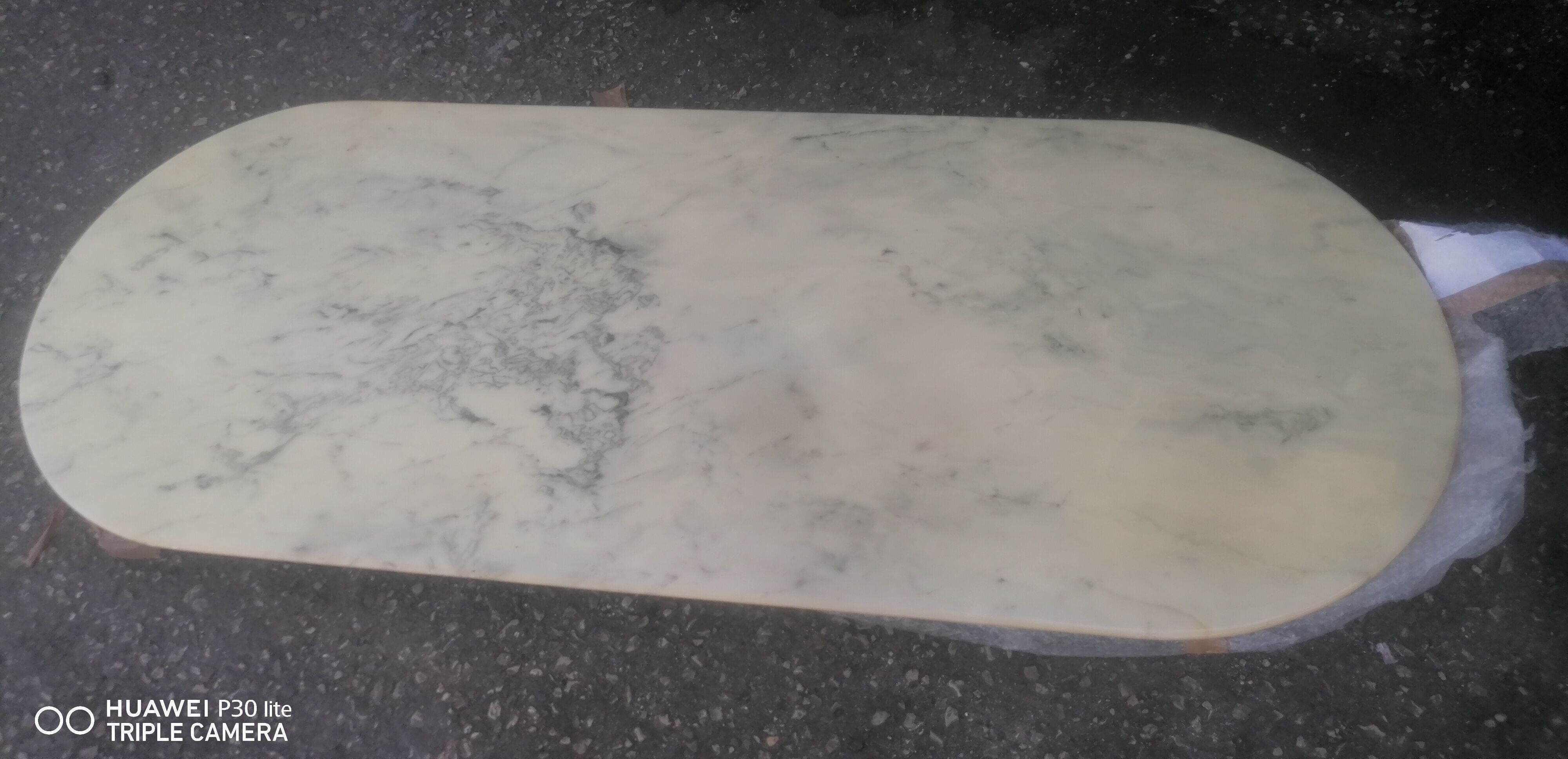 Table de bistrot godin en marbre blanc cassé oval fer forgé