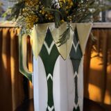 Onnaing jug vase