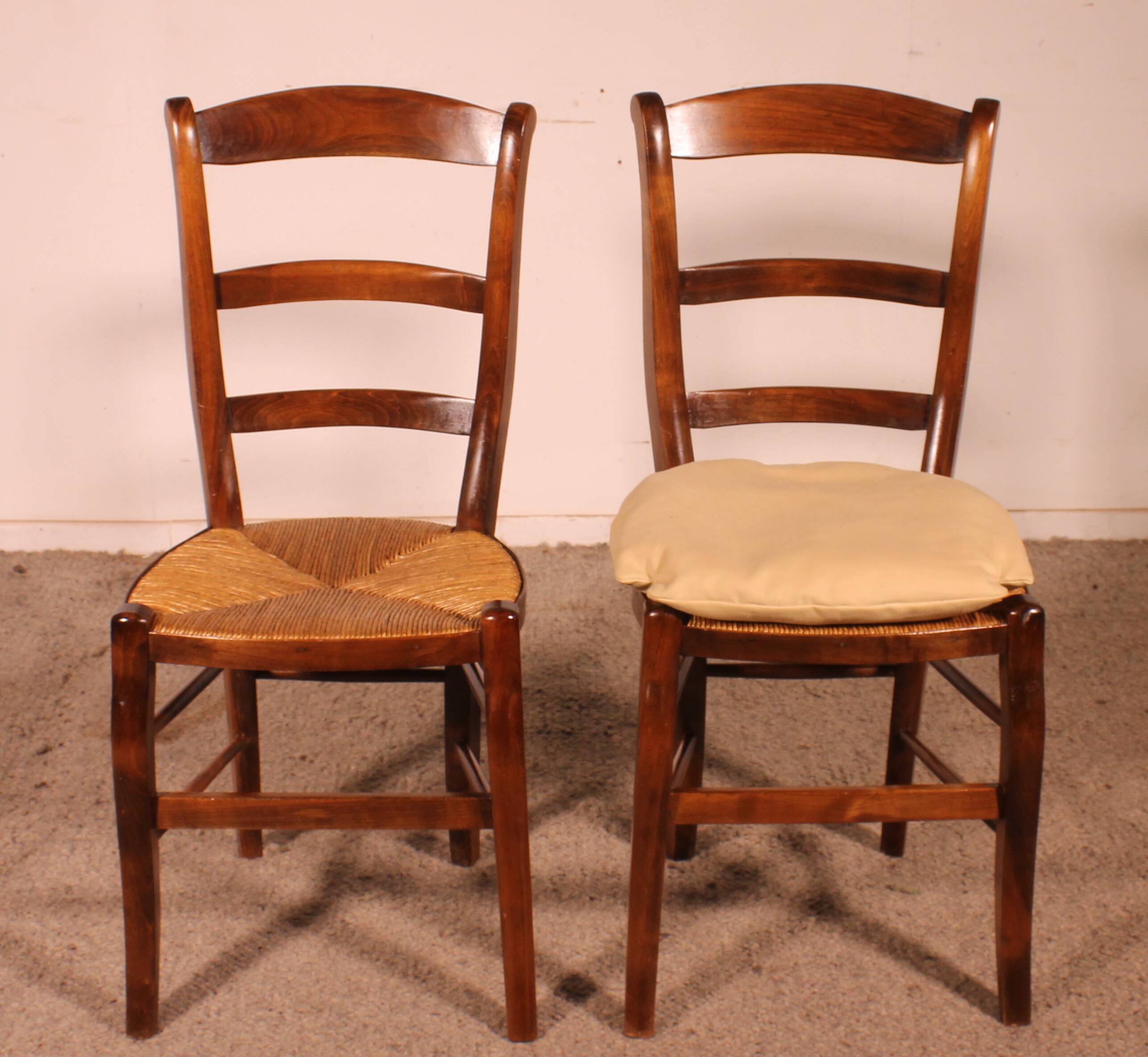 série de 8 chaises paillées en merisier