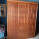 Armoire en rotin verni marron