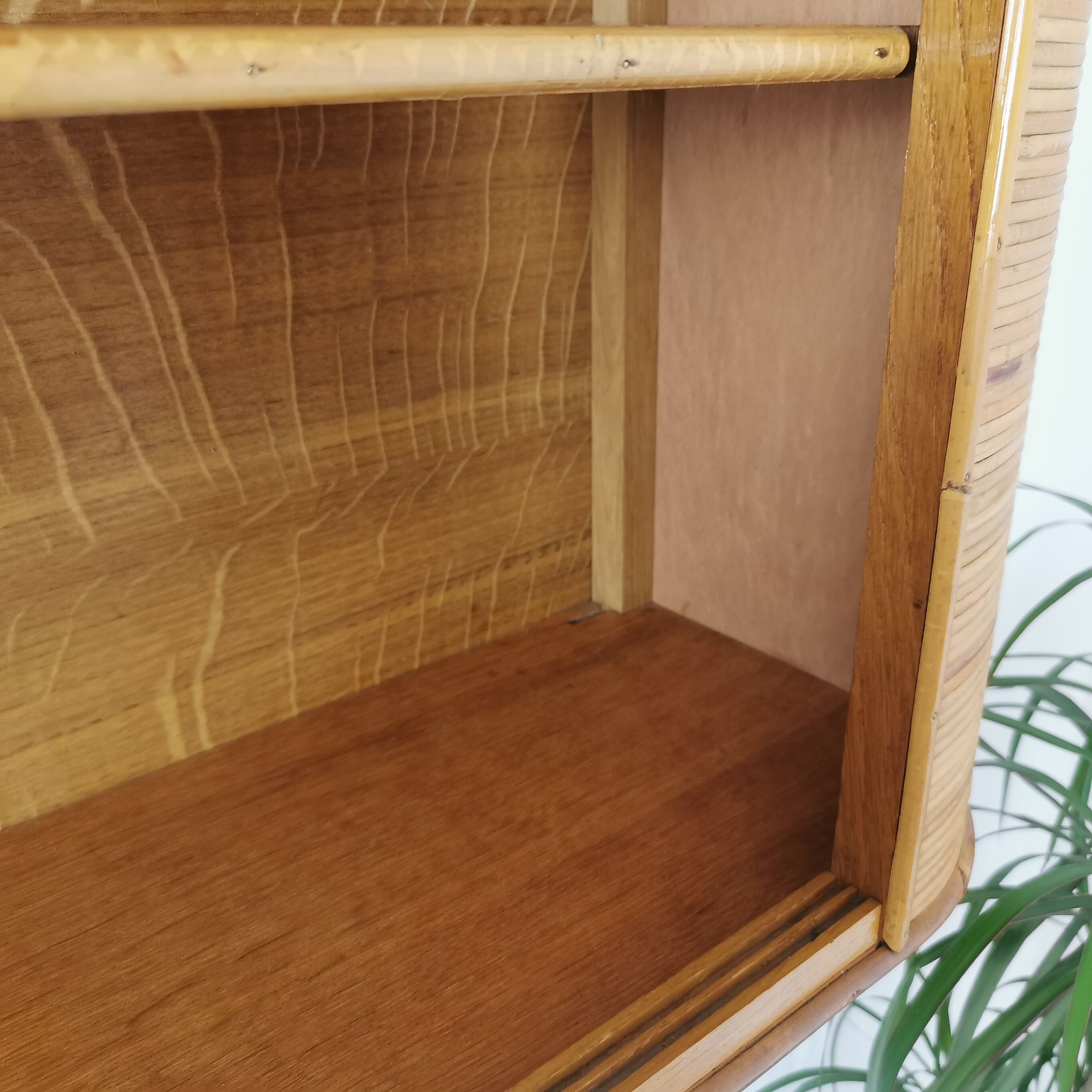 Rattan wall display case 60'