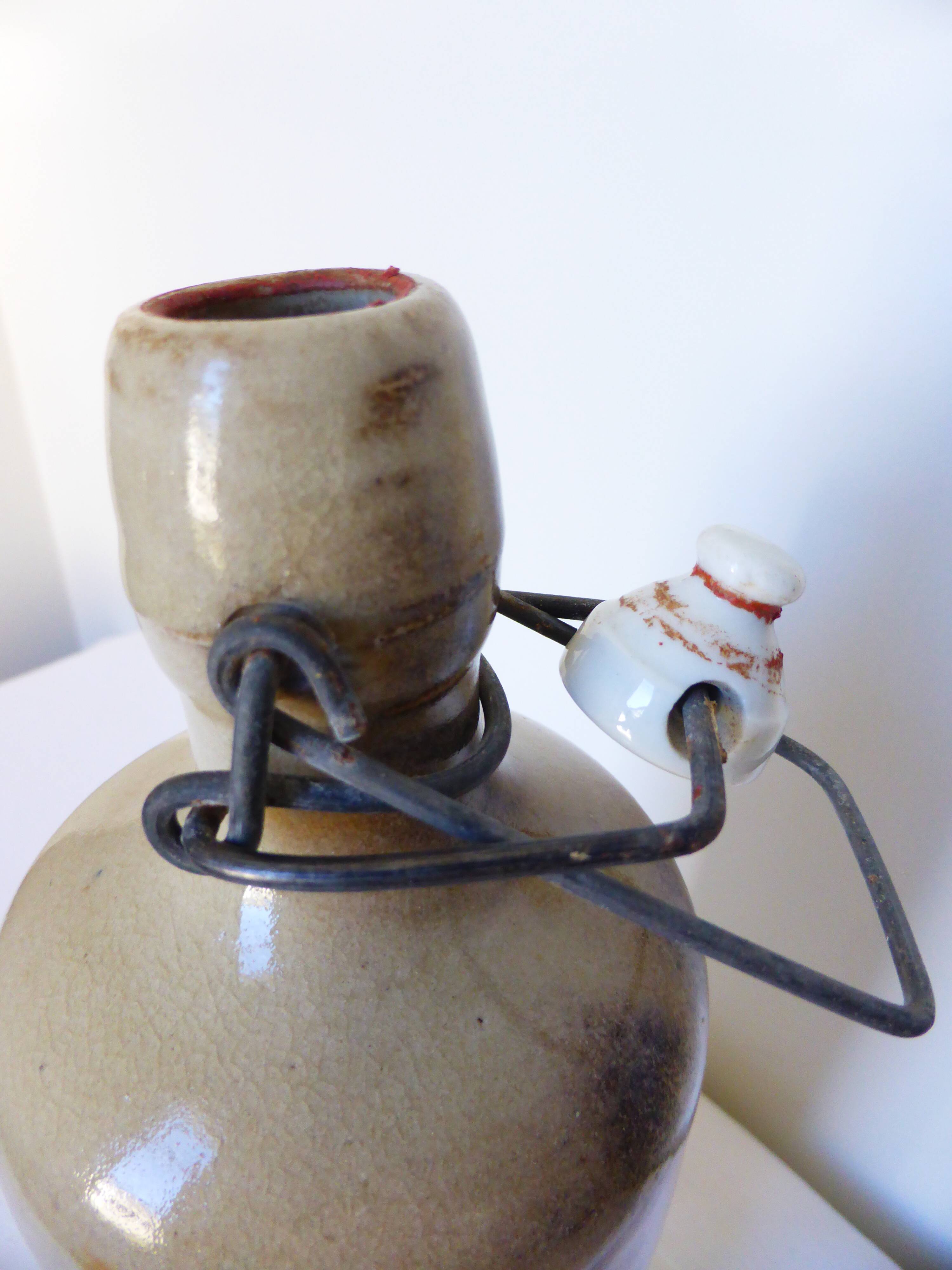 Bouteille en grès vernissé vintage